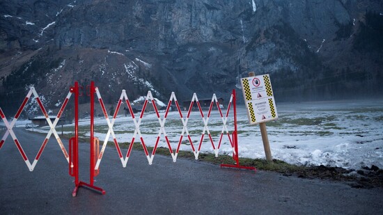 Betreten verboten: die Gemeinde Kandersteg hat am Freitag eindringlich davon gewarnt, sich ins Felssturzgebiet zu begeben.