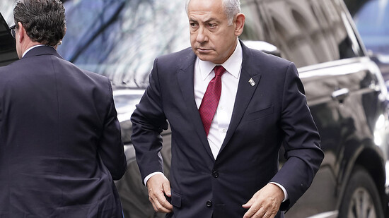Benjamin Netanjahu, Ministerpräsident von Israel, trifft an der Downing Street für ein Treffen mit dem britischen Premierminister Sunak ein. Foto: Alberto Pezzali/AP