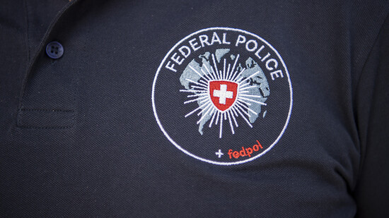 Das Bundesamt für Polizei (Fedpol) hat aufgrund eines Rechtshilfeersuchens aus Belgien in mehreren Kantonen Durchsuchungen in einem internationalen Geldwäschereifall durchgeführt. (Symbolbild)