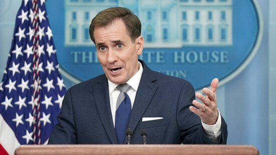 Der Sprecher des Nationalen Sicherheitsrates der USA, John Kirby, beantwortet die Frage eines Journalisten während einer Pressekonferenz im Weißen Haus. Foto: Patrick Semansky/AP/dpa