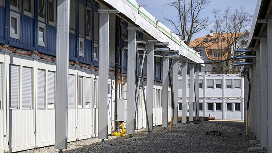 Wohncontainer als Unterkunft für Geflüchtete nutzt zum Beispiel der Kanton Bern. Im Bild das Containerdorf auf dem Viererfekd in der Stadt Bern. (Archivbild)