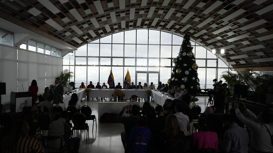 ARCHIV - Die dritte Gesprächsrunde zwischen der kolumbianischen Regierung und der «Nationalen Befreiungsarmee» (ELN) endete mit einem Waffenstillstandsvertrag. (Archivfoto) Foto: Ariana Cubillos/AP/dpa