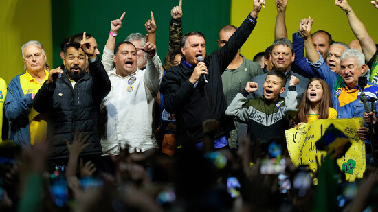 In den Endzügen: Der brasilianische Präsident Jair Bolsonaro wirbt bei einer Wahlkampfveranstaltung vom 28. September für seine Wiederwahl. 