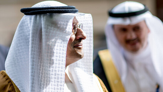 Bestens gelaunt: Der saudische Ölminister Prinz Abdulasis bin Salman al Saud besucht das Opec-Plus-Treffen in Wien.