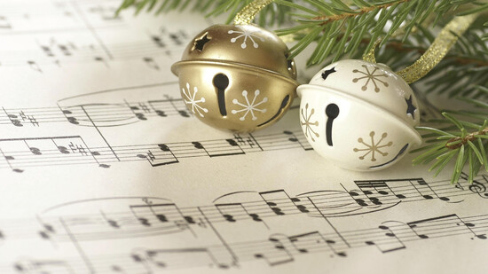 Musikalisch durch die Weihnachtszeit: Mit den folgenden Liedern könnt ihr euch schon jetzt auf die Festtage einstimmen.