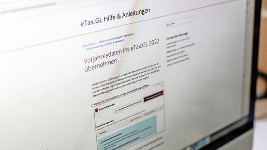 Scheint sich zu etablieren: Die Möglichkeit, die Steuererklärung papierlos online einzureichen, wird schon von über 80 Prozent der steuerpflichtigen natürlichen Personen im Kanton Glarus genutzt.