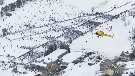 Massenspektakel: Ein Blick aufs Startgelände des Engadin Skimarathon in Maloja bei der Austragung 2022.