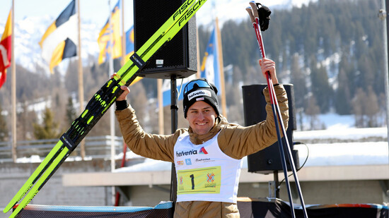 Erneuter Triumph: Roman Furger feiert 2022 in S-chanf seinen vierten Sieg am Engadin Skimarathon.