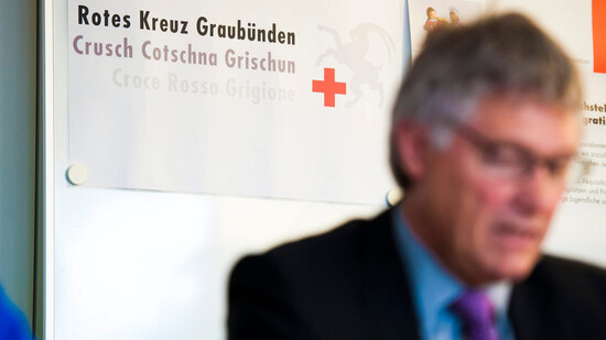 SRK Graubünden: Präsident Hans Geisseler bedankt sich an der Hauptversammlung bei den Freiwilligen. 