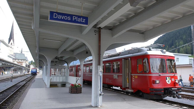 Beim Bahnhof Davos Platz gibt es keine zusätzliche Massnahmen gegen Lärmemissionen.