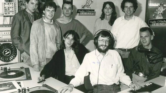 1988 arbeitete das Team von Radio Grischa arbeitete noch mit ganz anderen technischen Mitteln als wir es heute gewohnt sind ...