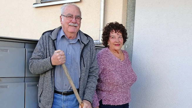 «Solange es uns Spass macht, arbeiten wir weiter»: Elisabeth und Karl Greuter sind seit 50 Jahren als Hauswarte tätig.
