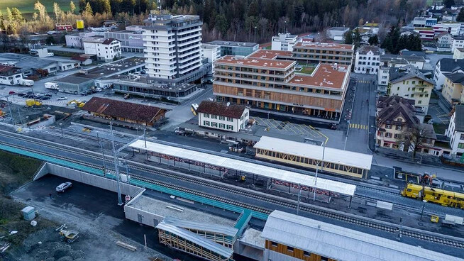In Ilanz soll ein neuer Bahnhofplatz mit einem modernen Bahnhofsgebäude entstehen.