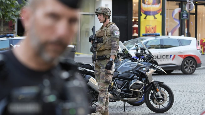 Höchste Gefahrenstufe: Soldaten sorgen in Paris für die Sicherheit. 