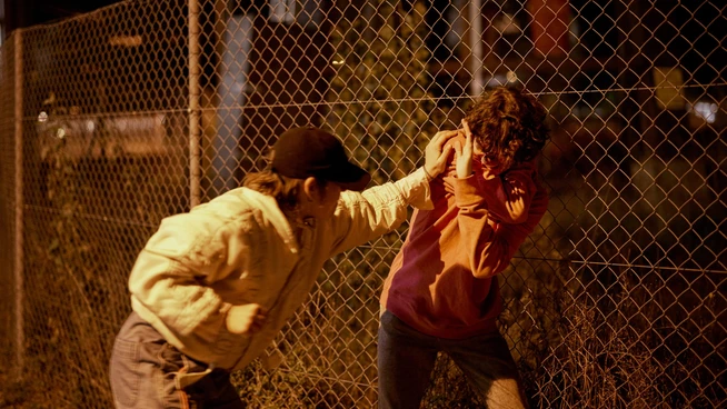 Schubste ihre Kollegin zu Boden und sass dann auf sie drauf: Nun muss eine junge Frau aus der Region eine Busse zahlen.