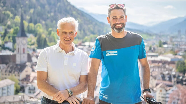 Eingespieltes Team: Peter Bänziger, Vizepräsident der ÖKK Bike Revolution, und Streckenchef Andy Wirth (rechts) bringen Amateure und Profis zusammen.
