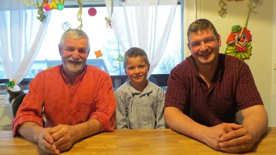 Grossvater, Sohn und Vater: Die Beglingers teilen ihrer Leidenschaft für den Schwingsport. Bild Susanne Peter-Kubli