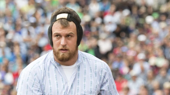 Matthias Aeschbacher siegt beim Freiburger Kantonalschwingfest