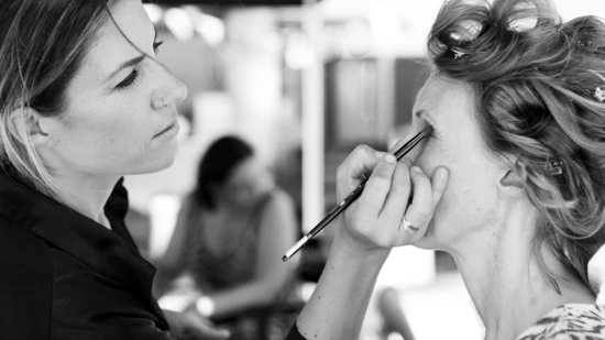 Jedes Paar wurde etwa zwei Stunden lang umgestylt, geschminkt und dann fotografiert.