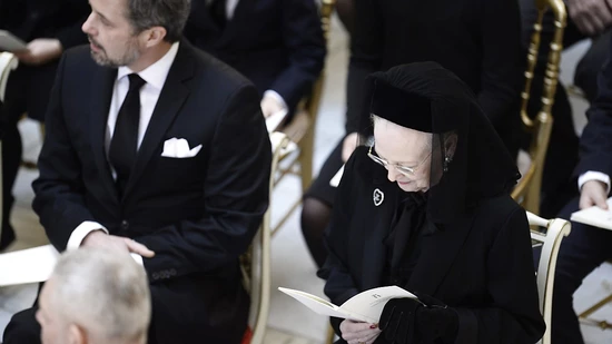 Die dänische Königin Margrethe II. und Kronprinz Frederik an der Trauerfeier in der Schlosskirche Christiansborg.