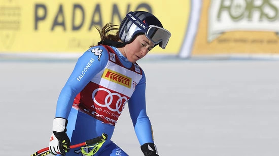 Sofia Goggia fuhr nach ihrem Sturz selber ins Ziel, klagte aber über Schmerzen im linken Knie