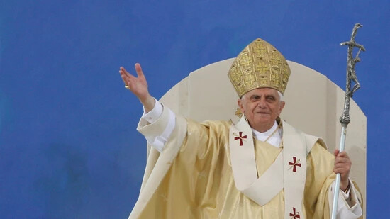 Ein 53-jähriger Tscheche ist der  mutmassliche Dieb des im bayerischen Traunstein gestohlenen Brustkreuzes des verstorbenen Papsts Benedikt XVI. (Archivbild)