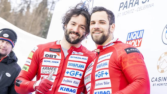 Michael Vogt (links) und Sandro Michel sorgen im französischen La Plagne für den ersten Schweizer Weltcup-Sieg seit sechs Jahren