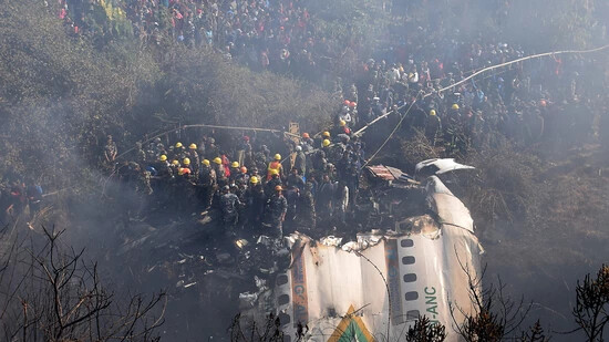 72 Menschen starben Anfang Januar 2023 beim Absturz eines Passagierflugzeugs, das sich im Landeanflug auf den Pakhora International Airport in Nepal befunden hatte. (Archivbild)
