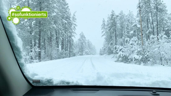 Schnee, Schnee und nochmals Schnee: Im Winter ist es auf schneebedeckten Strassen gefährlich.