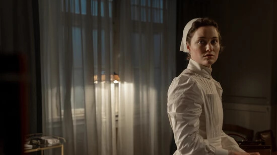Dominique Devenport spielt in "Davos 1917" die Krankenschwester Johanna Gabathuler. Für diese Rolle wird die schweizerisch-amerikanische Schauspielerin an den 59. Solothurner Filmtagen mit dem Schauspielpreise Prix Swissperform 2024 geehrt.