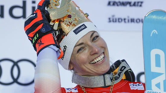 Lara Gut-Behrami erhielt für ihren Sieg in Kronplatz eine Krone aufgesetzt