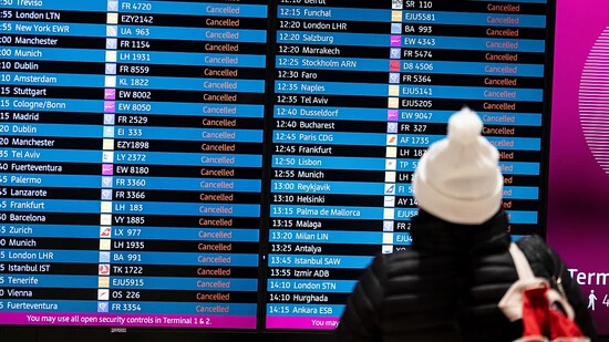 Die deutschen Flughäfen in Berlin und Hamburg streichen am Donnerstag wegen eines Streiks der Luftsicherheitskräfte alle Abflüge. (Archivbild)