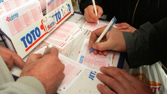 Der Lotto-Jackpot ist auch am Samstag nicht geknackt worden. Nun konzentriert sich das Fiebern auf die nächste Ziehung am Mittwochabend dann geht es um 53,2 Millionen Franken. (Symbolbild)
