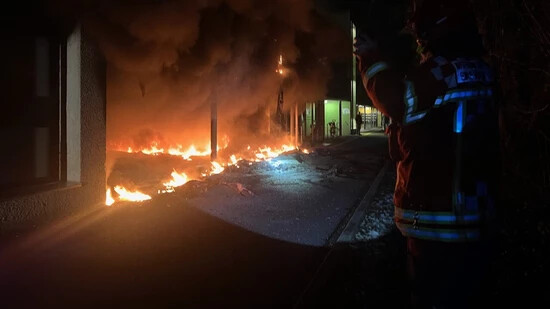 In Yverdons-les-Bains VD mussten mehrere Dutzend Personen wegen eines Brandes evakuiert werden.
