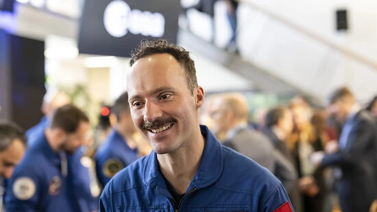 Der Berner Arzt Marco Alain Sieber hat erfolgreich seine Grundausbildung zum Astronauten bei der Europäischen Weltraumagentur ESA abgeschlossen.