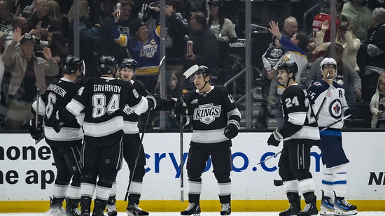 Die LA Kings feiern den Sieg über die Winnipeg Jets