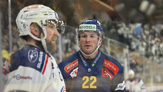 Brendan Lemieux (Nr. 22) kann frühestens wieder im Playoff-Final für Davos spielen