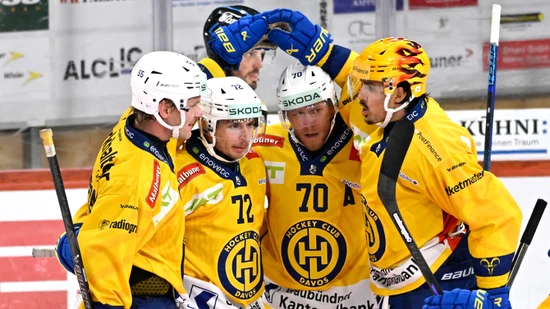 Jubel ohne Ende: Der HC Davos gewann auch das fünfte Saisonspiel nach 60 Minuten - auswärts bei den heimstarken SCL Tigers