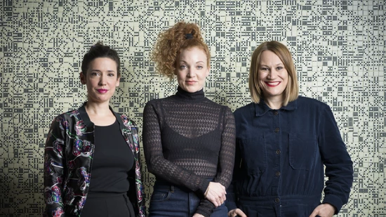 Nach fünf Jahren haben die Podcasterinnen Gülsha Adilji, Yvonne Eisenring und Maja Zivadinovic (v.l.n.r.) das Ende ihres Projekts "Zivadiliring" bekannt gegeben. (Archivbild)