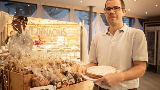Nicht mehr lange in der Backstube: Bei Marcel Villiger gibt es noch zwei Monate lang Torten und Brote zu kaufen. 