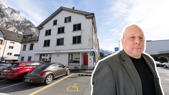 Nur noch in Glarus Nord «Tomorrow»: Wie hier an der Burgstrasse 26 in Glarus gilt das Reglement zur Parkplatzbewirtschaftung bereits seit dem Mai 2019.