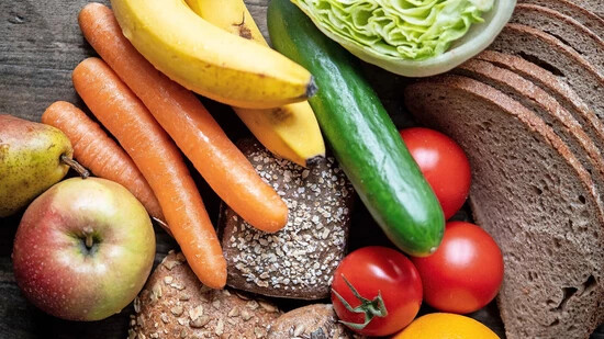 Futter für nützliche Darmbakterien: Ballaststoffe stecken zum Beispiel in Gemüse und Vollkornprodukten.   