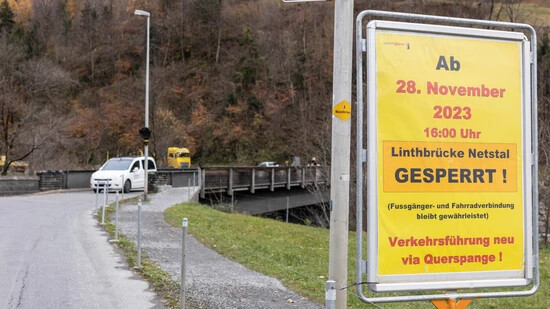 Linthbrücke in Netstal wird gesperrt: Ab sofort dürfen hier nur noch Fussgängerinnen und Velofahrer durch. 
