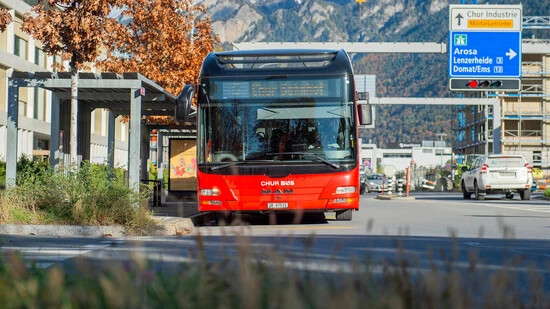 Anpassen: Die Buschauffeure von Chur Bus fahren ab dem 10. Dezember teils mit neuer Nummer vorne am Bus. 

