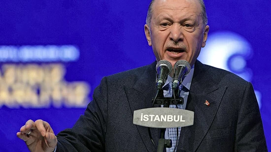 Seit bald zehn Jahren der mächtigste Mann der Türkei: Präsident Recep Tayyip Erdogan wirbt an einer Wahlkampfveranstaltung Anfang Jahr für den Kandidaten seiner Partei, der AKP, bei den Kommunalwahlen in Istanbul.