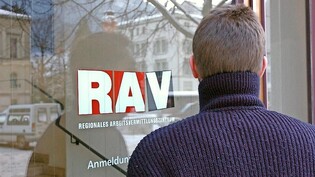 Im Februar waren weniger Personen auf das RAV angewiesen als noch in Januar.