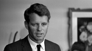 Der Mann, der am 5. Juni 1968 den US-Senators Robert F. Kennedy (im Bild) tötete, ist laut Medienberichten in einem Gefängnis in Kalifornien von einem Mitinsassen mit einem Messer verletzt worden. (Archivbild)