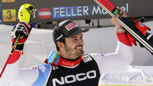 Loïc Meillard freut sich über seinen zweiten Slalom-Podestplatz