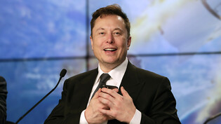 Den Tweet des Tesla-Gründers Elon Musk zum Rückzug seines Unternehmens von der Börse haben Richter als "falsch und irreführend" eingestuft. (Archivbild)