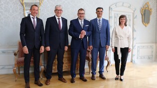 Die Bündner Regierung in neuer Zusammensetzung: Martin Bühler, Jon Domenic Parolini, Peter Peyer, Marcus Caduff und Carmelia Maissen (von links).
